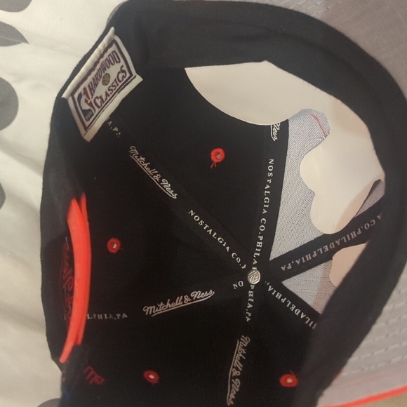 Mitchell & Ness OSFM Red and Black Hardwood Classics Miami Heat Hat - Picture 4 of 4